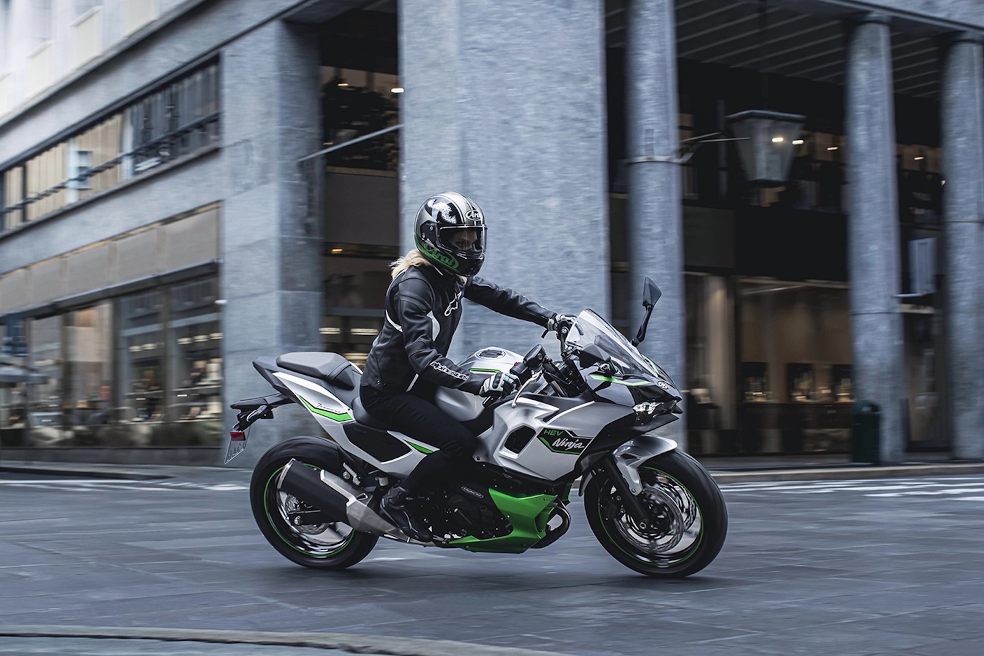 Kawasaki's 2024 Ninja 7 Hybrid Electric Vehicle (HEV). Media sourced from MCN.