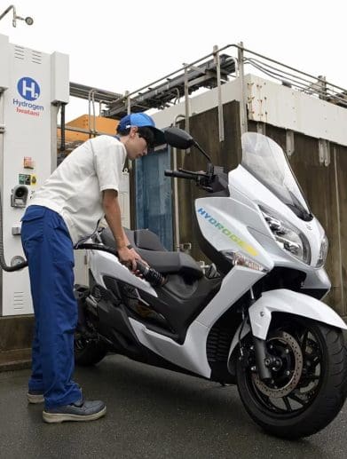 Suzuki's Burgman 400 ABS scooter, showing off reworked inners as a hydrogen tech test model. Media sourced from CycleWorld.