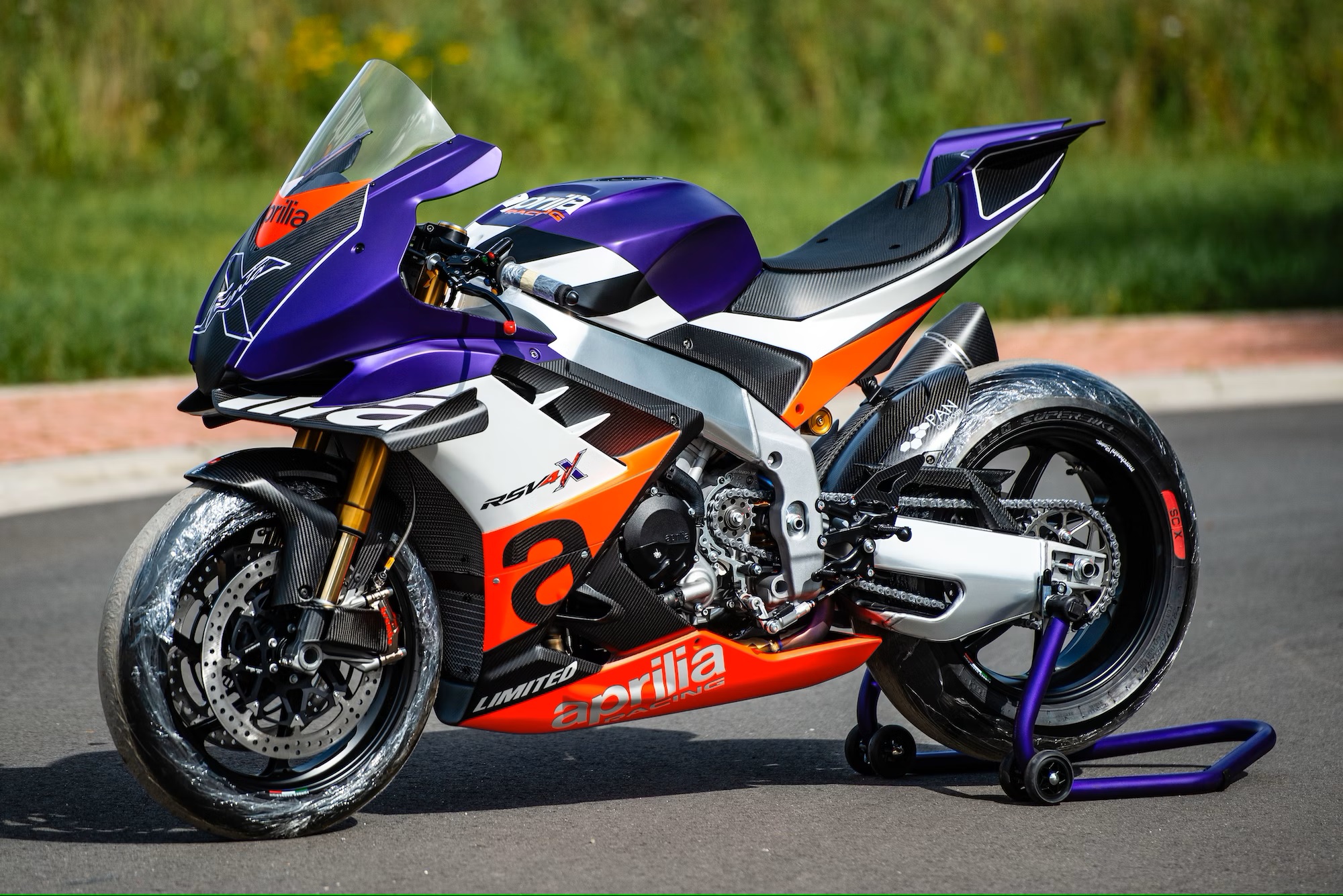 Aprilia bike rsv4 discount