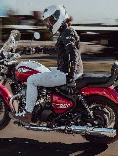 Amanda Quick on a Super Meteor 650 while at Royal Enfield's "Pure Cruising" event. Media provided by Royal Enfield, rights reserved for Royal Enfield, WebBikeWorld and Amanda Quick.