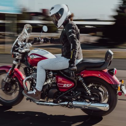 Amanda Quick on a Super Meteor 650 while at Royal Enfield's "Pure Cruising" event. Media provided by Royal Enfield, rights reserved for Royal Enfield, WebBikeWorld and Amanda Quick.