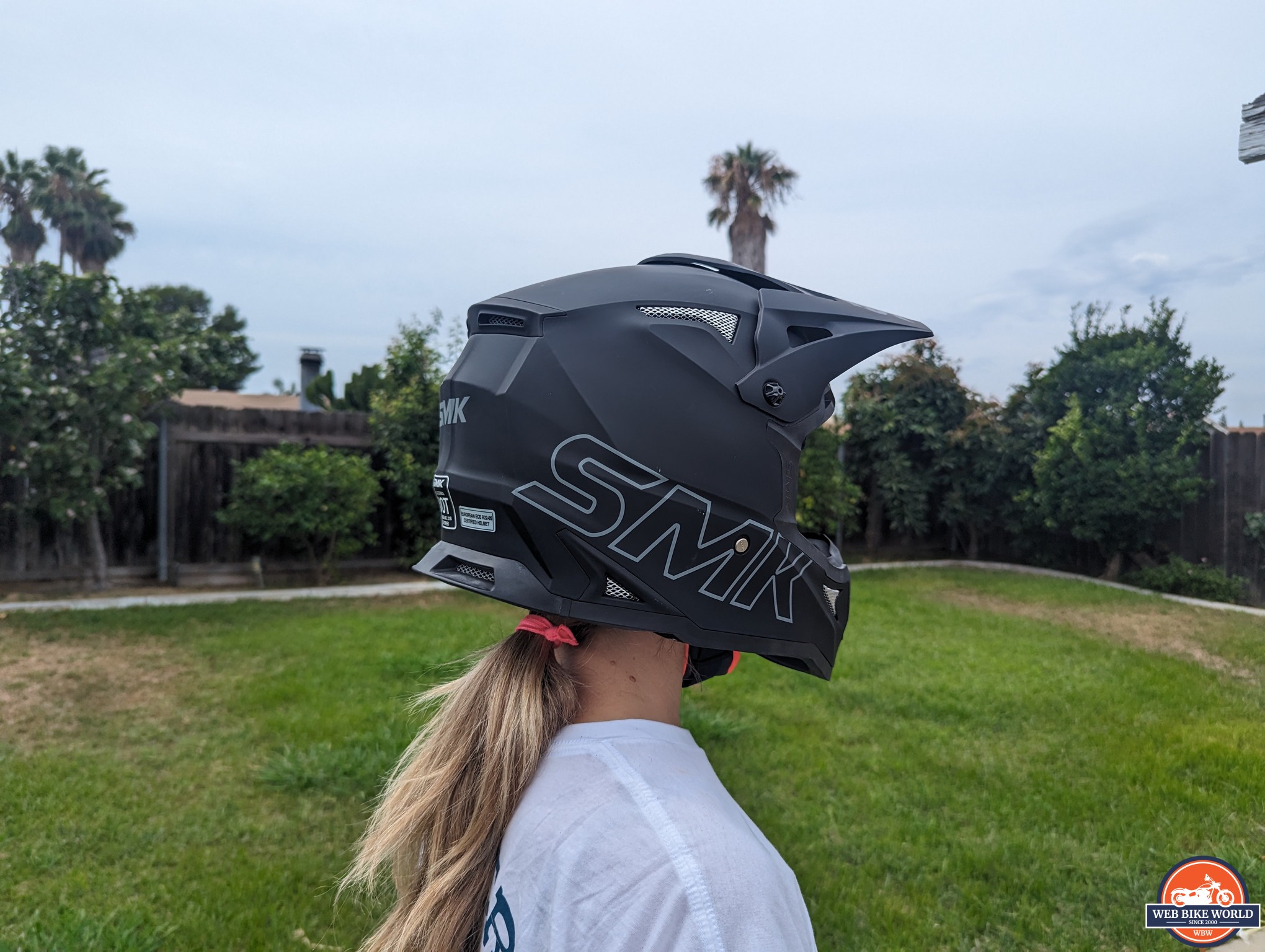 Writer facing 3/4 view showing back and side planets of SMK Alterra profile to better see vents.