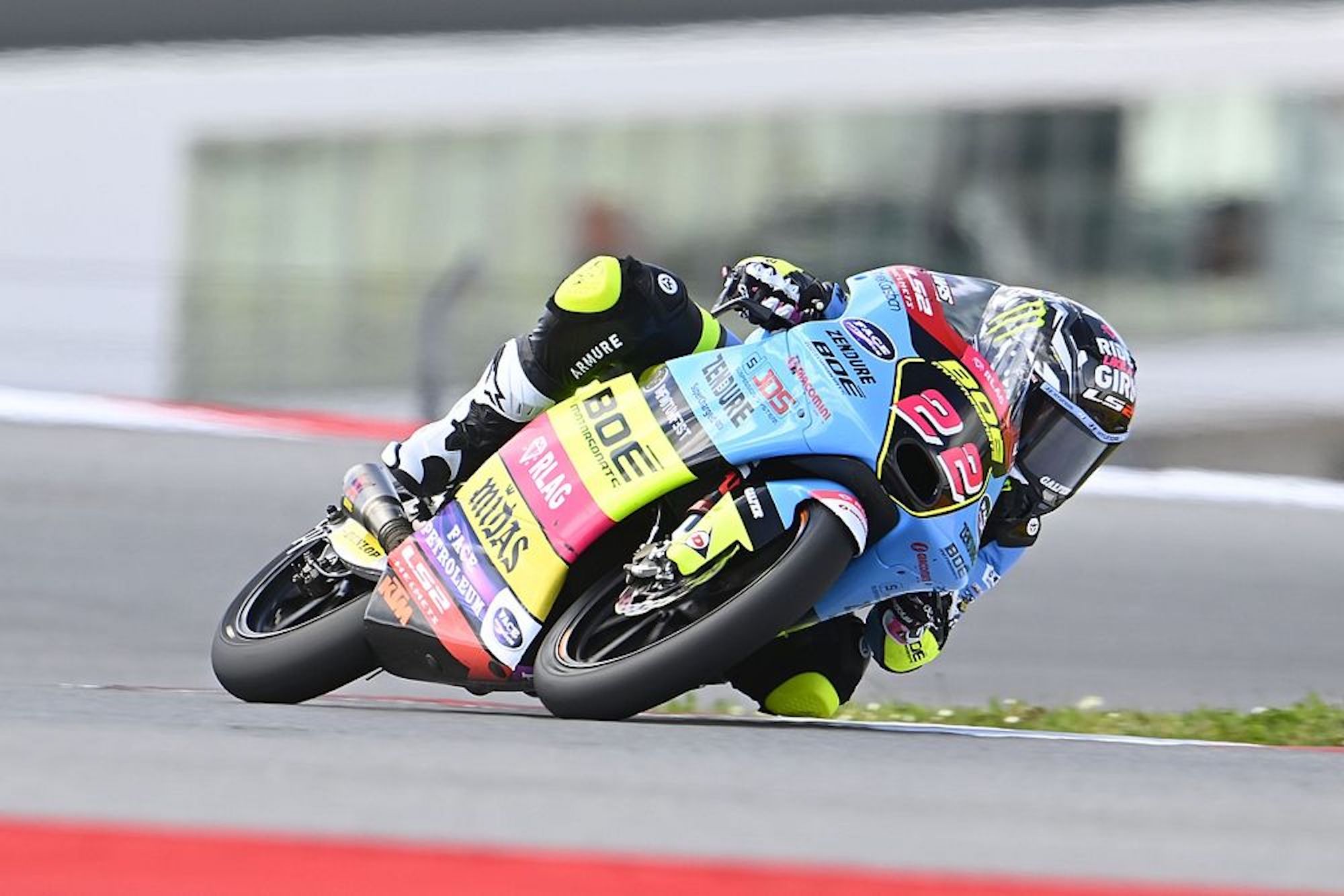 A view of a gal revving her heart out on the track. Media provided by Visordown. Media sourced from Motorsport. 