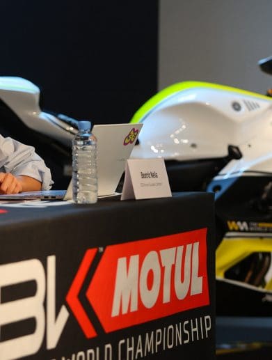 2023 Women’s European Champion Beatriz Neila next to Yamaha's R7, which will be used for the 2024 FIM Women’s Motorcycling World Championship. Media provided by WorldSBK.