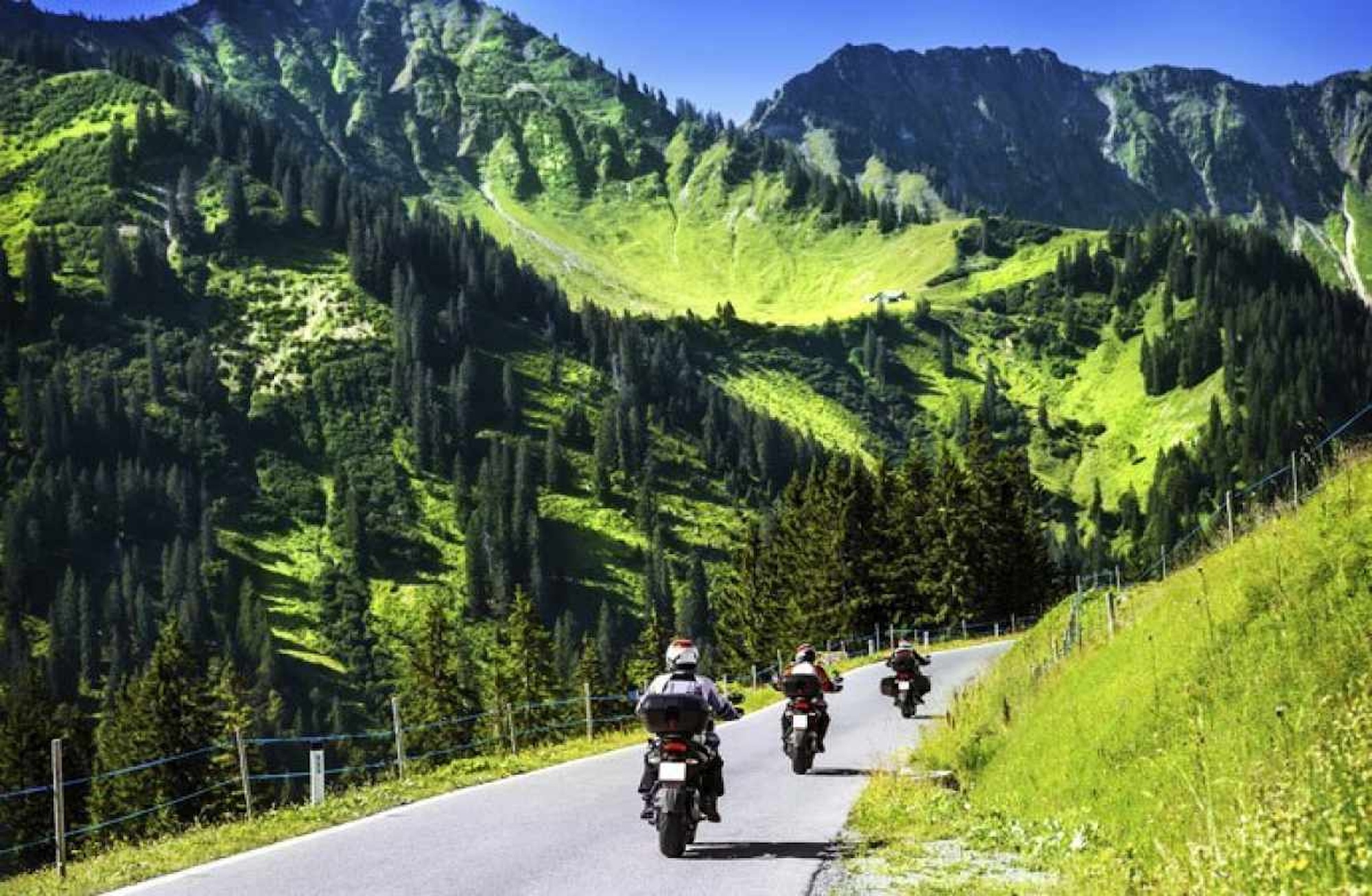 A view of riders enjoying a landscape gander somewhere in the Old Continent. Media provided by Visordown.