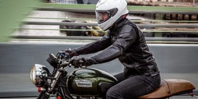 Shoei RF-1400 helmet on rider to show Black Friday deal of the week at RevZilla for webBikeWorld