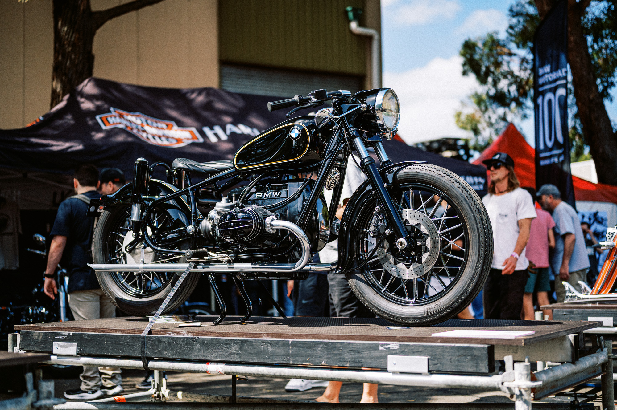 A BMW R60 "plunger" on display at Sydney's 2023 Throttle Roll motorcycles show.
