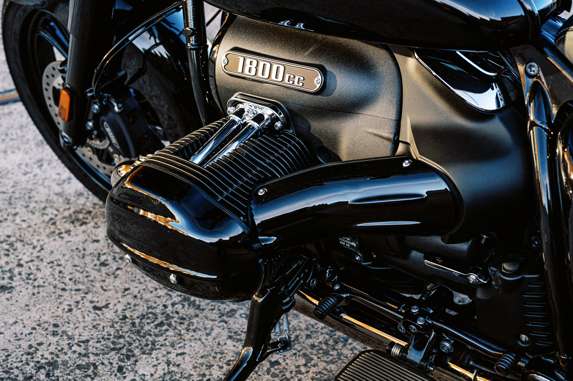 A 2023 BMW R18 Roctane Bagger detail image