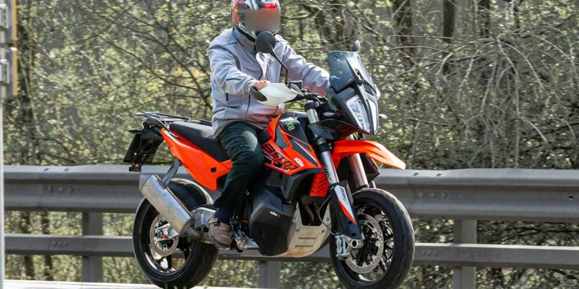 A bike shod in KTM 890 Adventure fairings being taken out for testing. Media sourced from 1000ps.