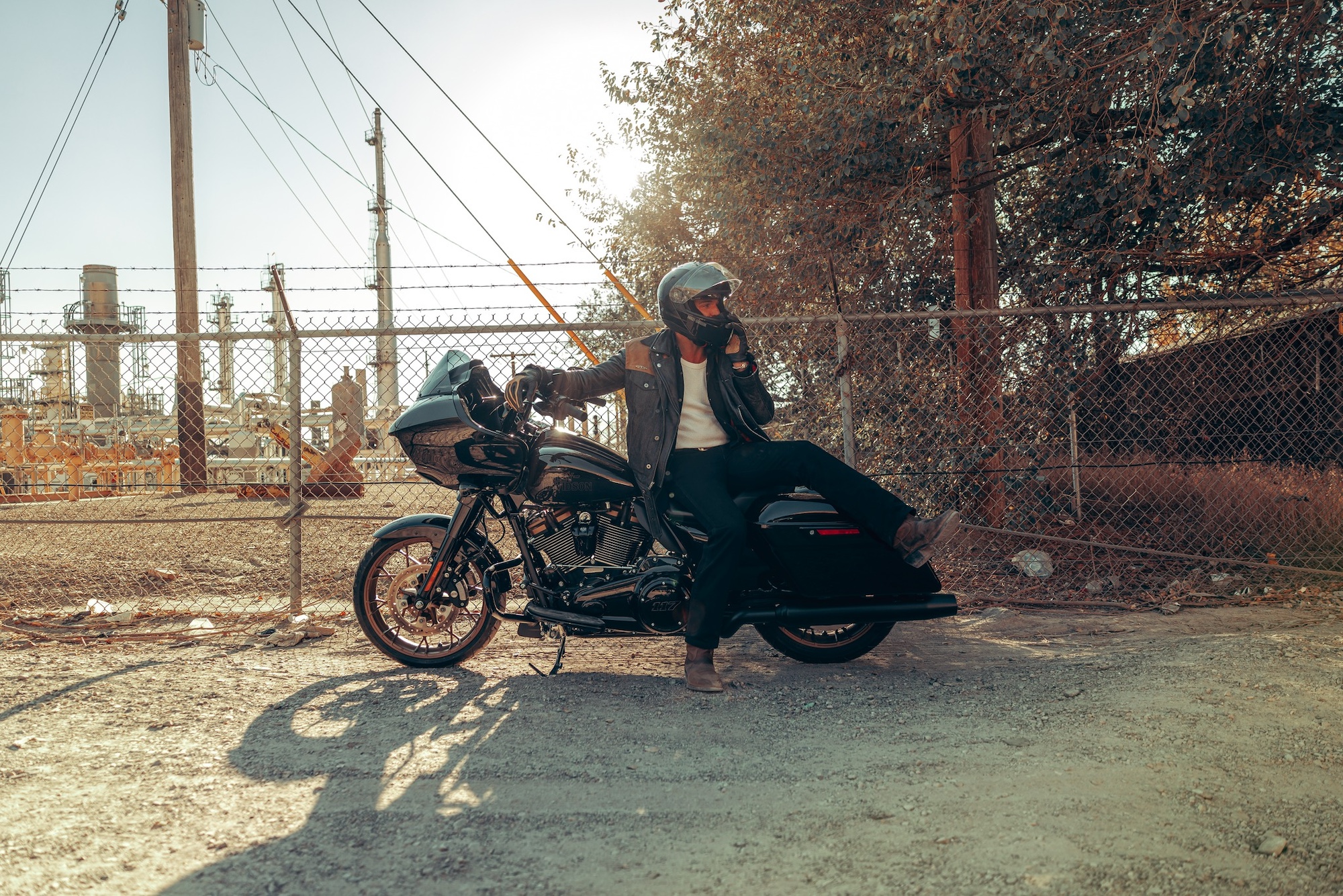 A motorcyclist on a motorcycle. 