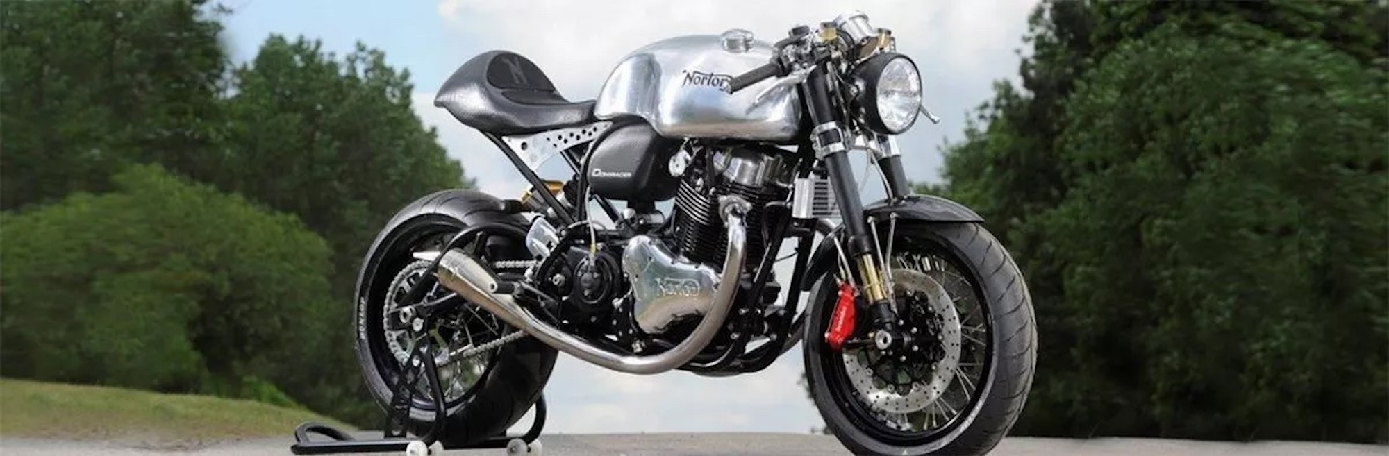 Une moto Norton.