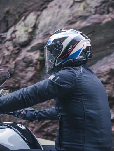 A view of the new CS EDGE, which is competible with a variety of Schuberth helmets.