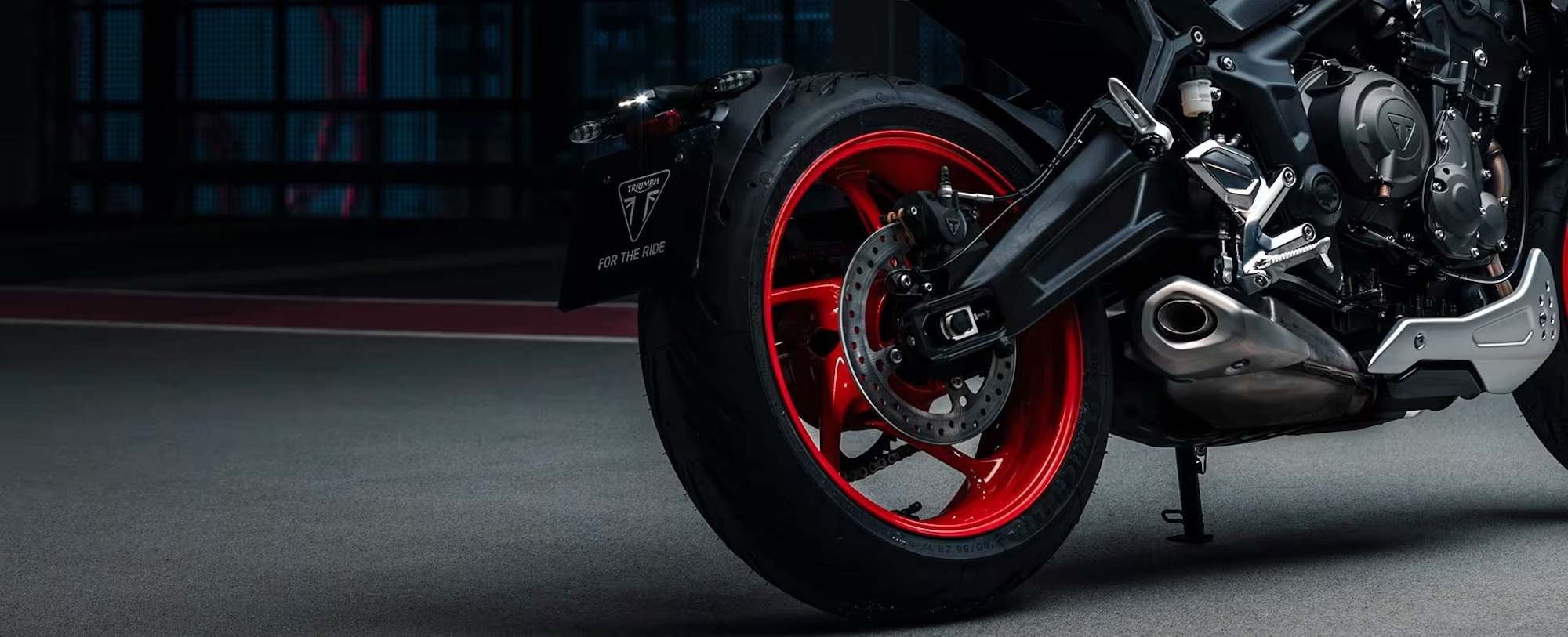 สกัดคมโดยภาษีหนัก Damon เผชิญวิกฤตการเงิน  Triumph เปิดตัว "Slippery Sam" ตระกูล Trident ใหม่
