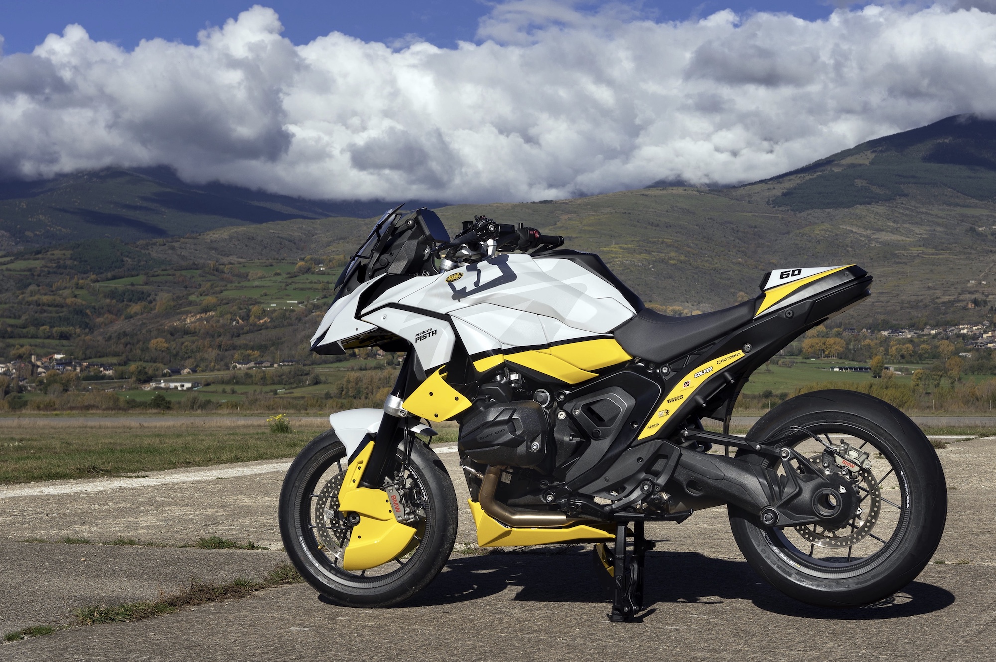A view of the Puig PISTA R1000 GS Track Kit.