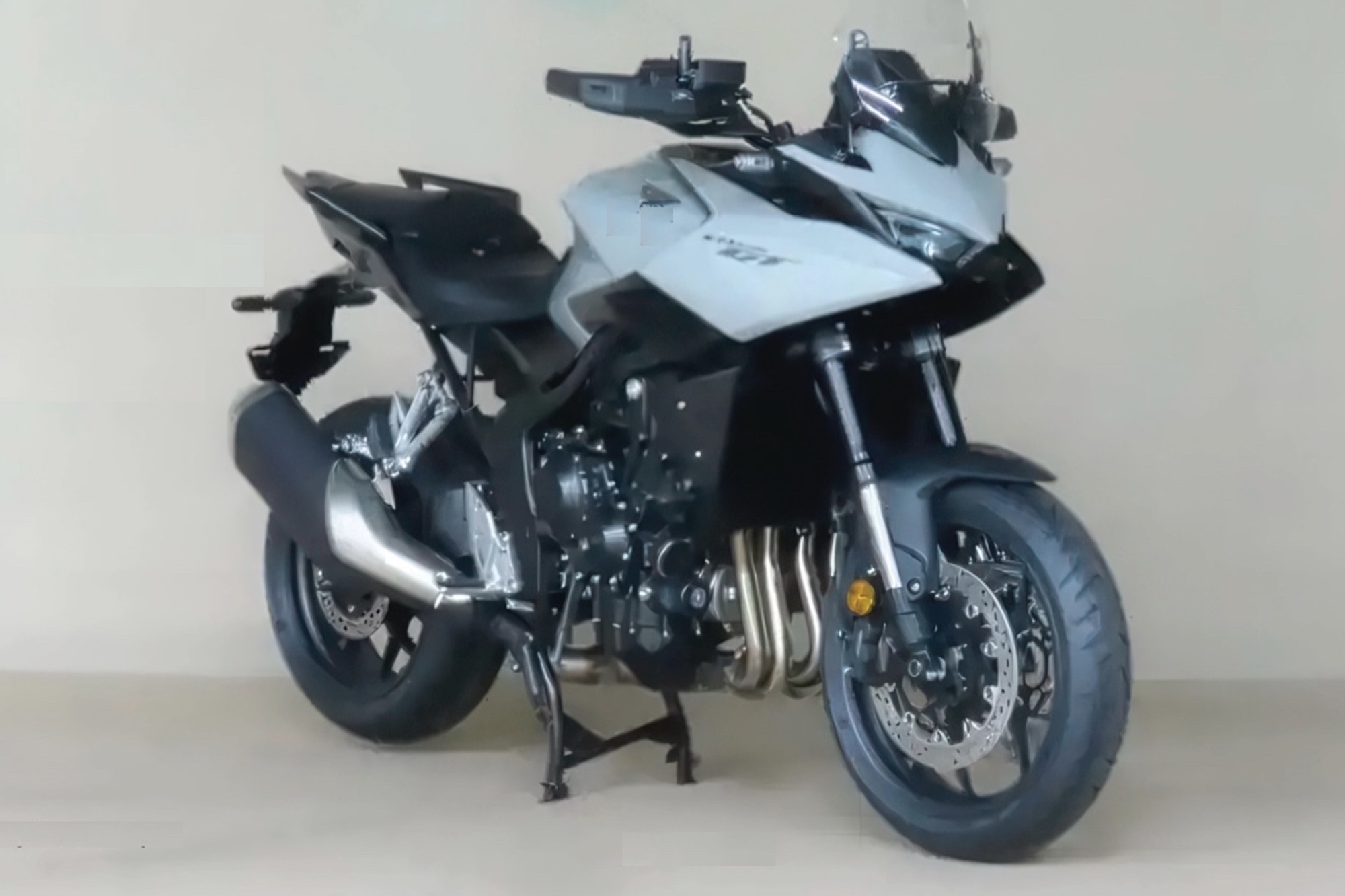 A potential photo of Honda's incubating CB1000GT.  