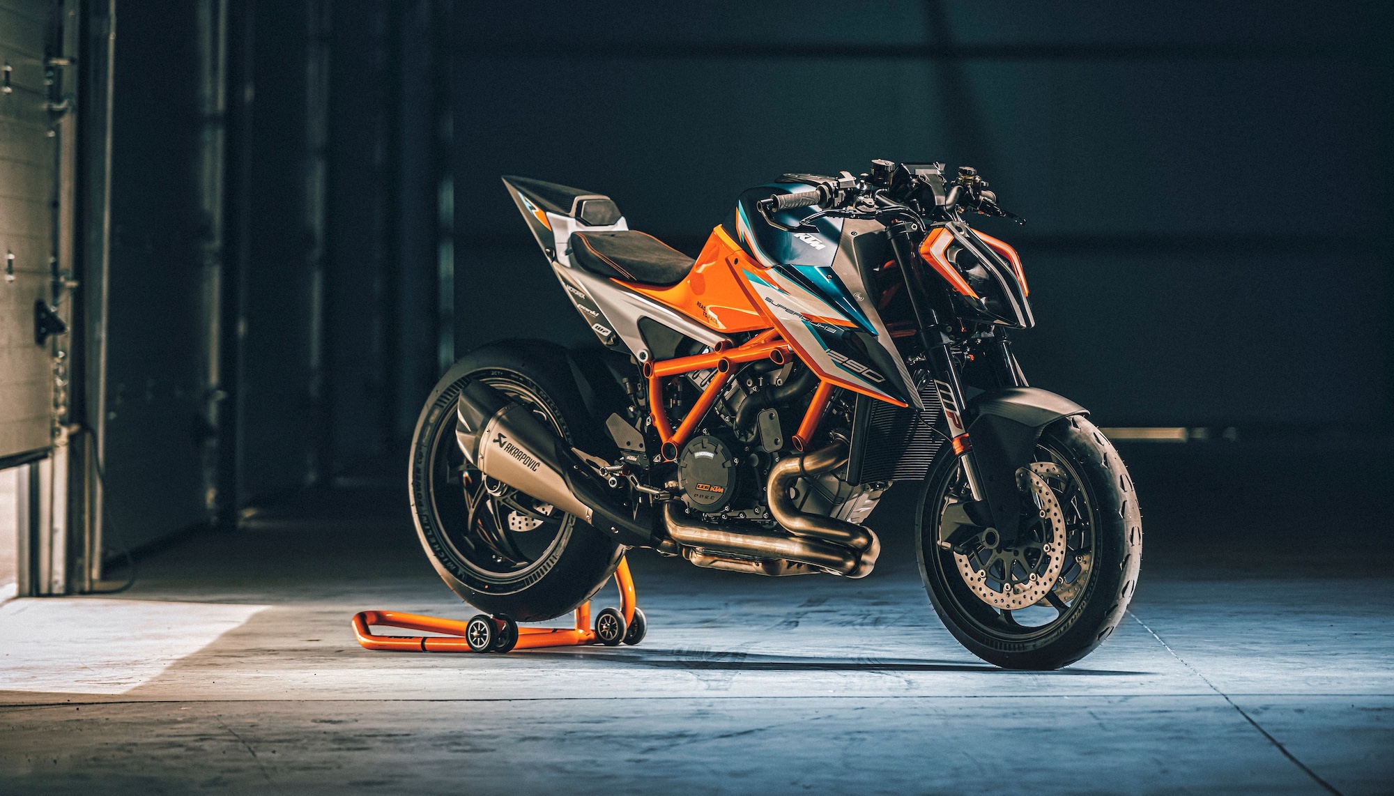 A view of KTM's 1290 Super Duke RR, the predecessor to KTM's incubating 1390 Super Duke RR. Media sourced from KTM.