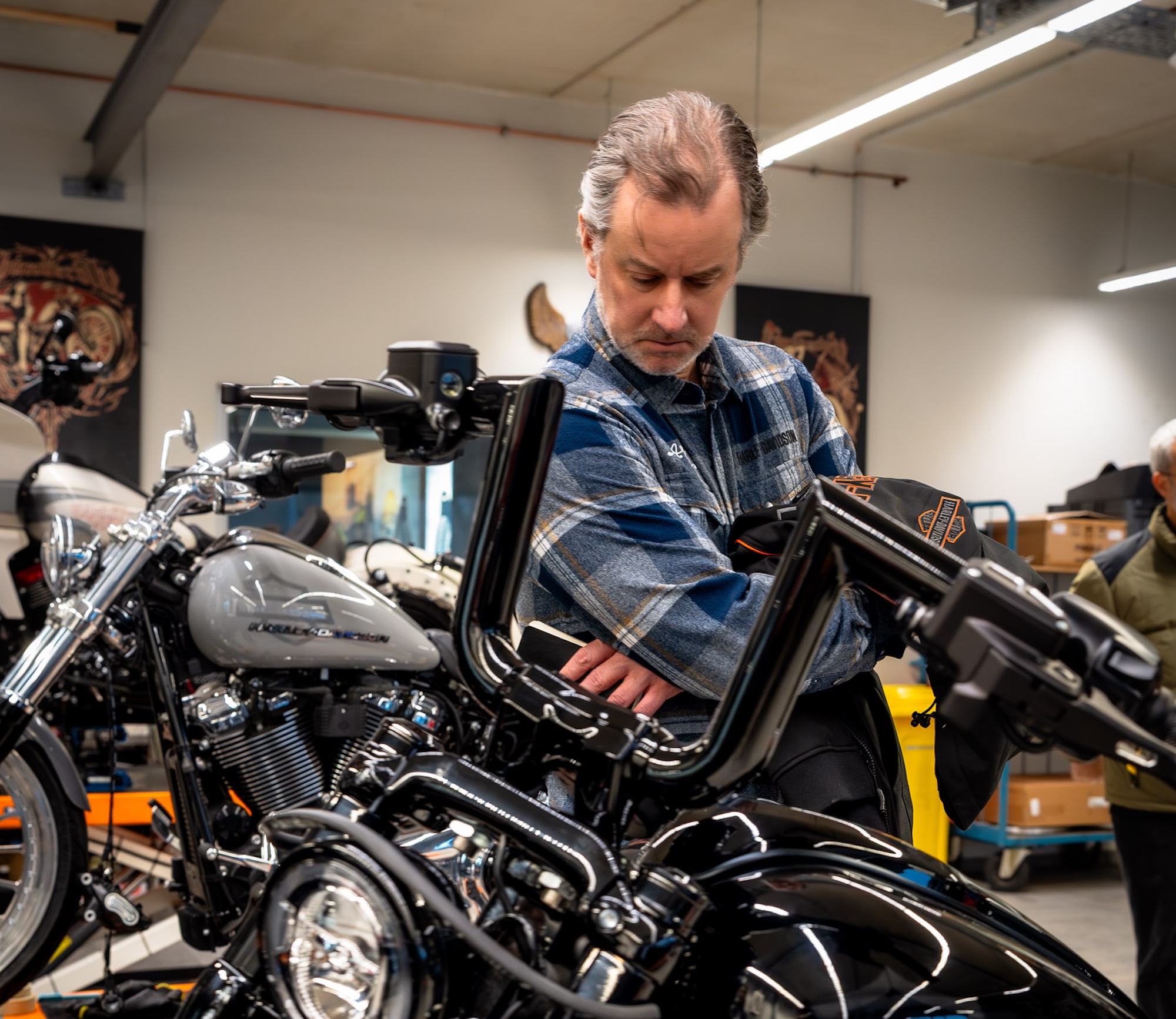 A view of Artie Starrs visiting the Thunderbike crew. Media sourced from Thunderbike.