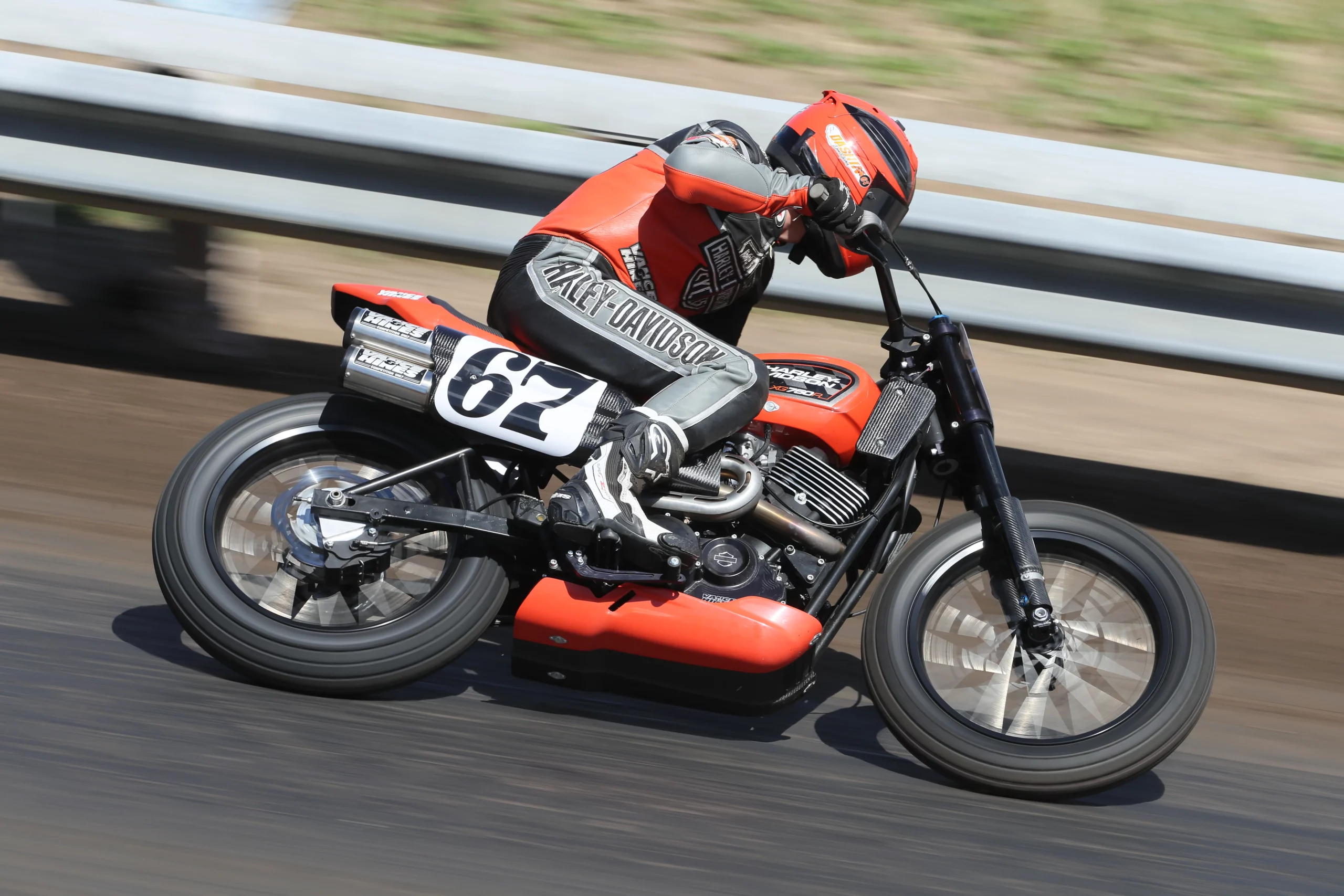 Davis-Fisher-leans-his-Harley-Davidson-XG750R-into-a-bend